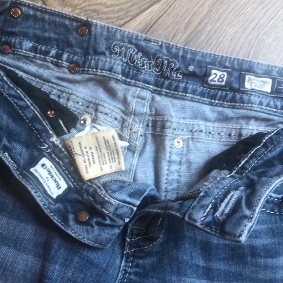Miss Me Women’s Blue Bootcut Jeans. Like new! Size 28 inseam 31. Style JE4897B6R - Picture 4 of 4